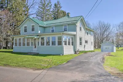 Image de Getaway in Sodus Point w/ Private Yard