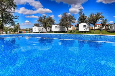 Image de Maison de vacances privée avec piscine, climatisation, Wifi, terrasse, animaux admis, parking