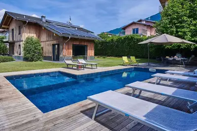 Image de Maison de vacances privée avec bain à remous, Wifi, climatisation, piscine privée, Tv, patio