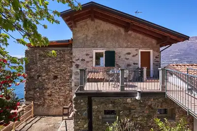 Appartement dans une maison de vacances avec climatisation, Wifi, Tv, patio, animaux admis, parking