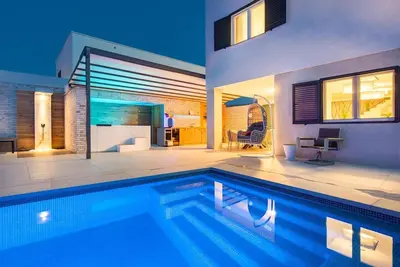 Image de Villa de luxe avec la piscine Baska, Krk (K-19671)