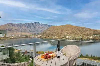Image de Lakeview Retreat - Queenstown Holiday Home