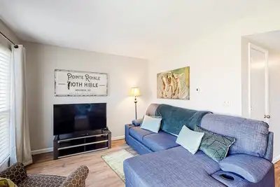 Image de Golf-view condo with patio, central Ac, pool, tennis & golf on-site