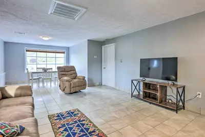 Image de 'Loretta' Sun-Kissed Apt on Country Music Hwy