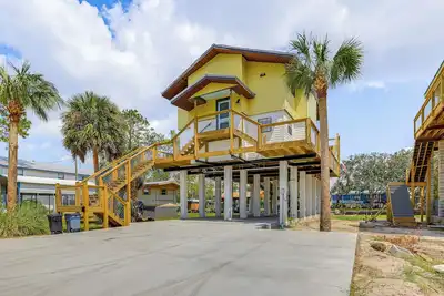 Image de 'Sunny Side Up' Canal-Front Getaway w/ Dock!