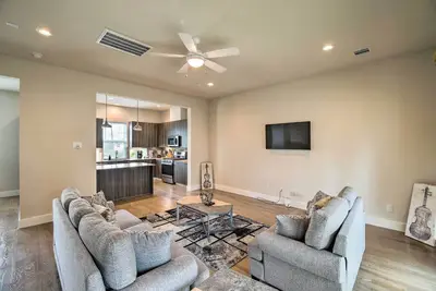 Image de Spacious Townhome < 2 Mi to Downtown Houston!