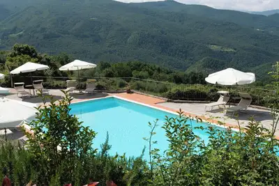 Image de Agriturismo \"Universal Harmony - Balestruccio\" avec vue sur les montagnes, piscine & Wi-Fi