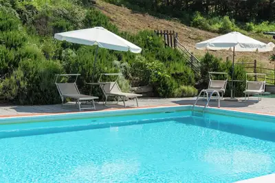 Image de Ferme 'Universal Harmony - Cardellino' avec vue sur les montagnes, piscine partagée et Wi-Fi