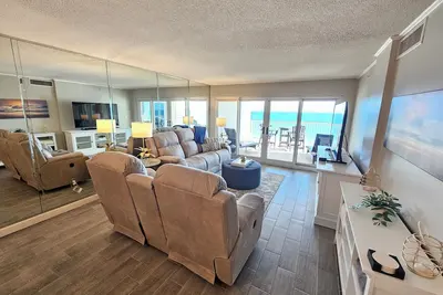 Image de Sandy Key 438: 3 Br/2 Ba Beachfront Condo, Perdido Key, Fl. On-Site Rental Office, Sleeps 8