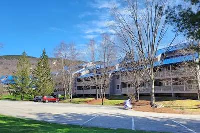 Image de Kitchen, Ac, deck, view, pool, ski shuttle. Ld 103 by Lrs