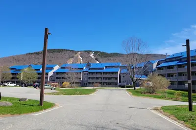 Image de Kitchen, Ac, deck, mountain view, pool, ski shuttle. Lb207 by Lrs