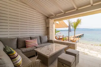 Image de Beachfront Architect Designed Fisherman's Cottage in Beautiful Agni