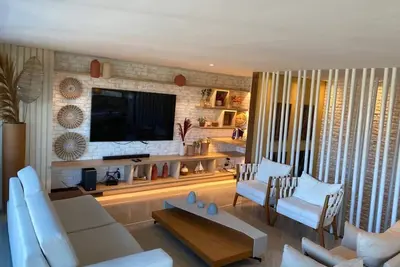 Image de 5 penthouse models on Insta -> AquirazRiviera. Tur - Manhattan Beach Riviera