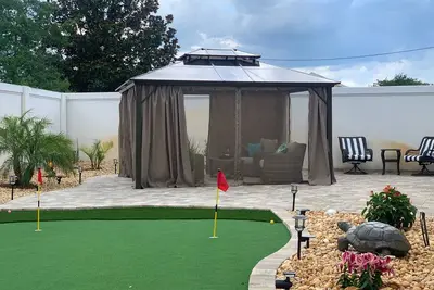 Image de 3 bed Courtyard Villa, Private Putting Green, Sumter Landing, 2 gas golf carts.