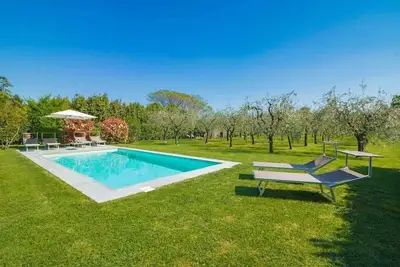 Image de Podere Santa, villa avec piscine privée. WiFi. Région de Lucca