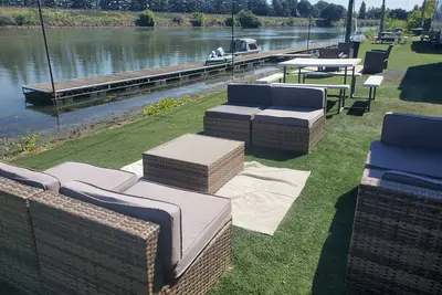 Image de Relaxing Waterfront Rv along the Sacramento River