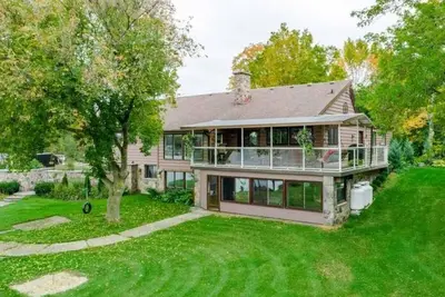 Image de Luxury 6-bedroom waterfront cottage!