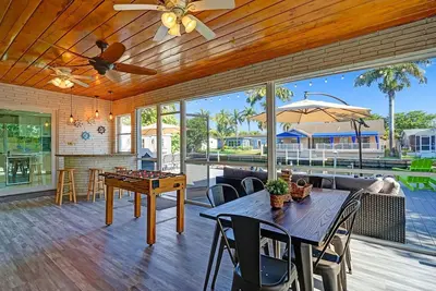 Image de New! Spacious Relaxing Home With  Boat Dock