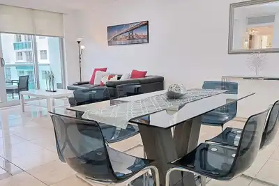 Image de The Tides-Great Apartment On The Beach! Pool, Gym, WiFi, Parking - 1bed 1bath