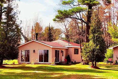 Image de Charmed Life Cottage on Lake Michigan w/private beach!