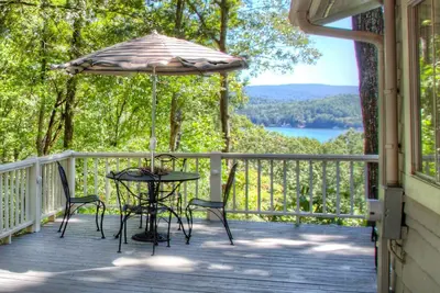 Image de Early Byrd | Beautiful Lake Burton Cottage with Lake Views and Hot Tub