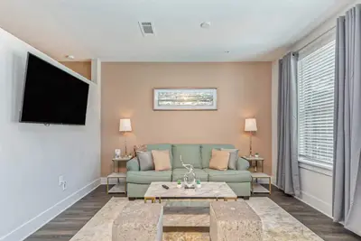 Image de ⭐️NoDa King Bed | ⭐️2 Smart TVs | 5mins to Uptown⭐️