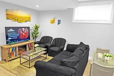 Image de Clean, Cozy Pocket Friendly 2br + A/C + Workspace + Ethernet & WiFi