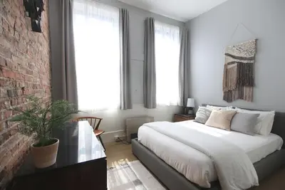 Image de Live Like A Local // Hip & Historic Old Port Charm