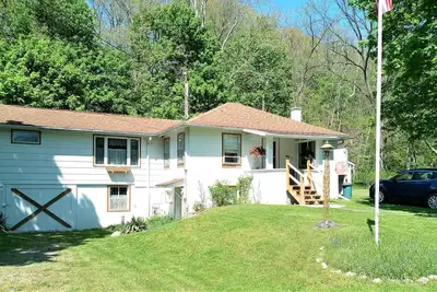 Image de Al's Creekside Cottage in the Finger Lakes