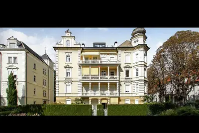 Image de Art Nouveau style at the service of travelers