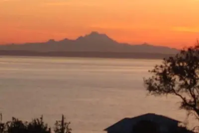 Image de Incredible mountain/water views. . . Diamond Suite! !
