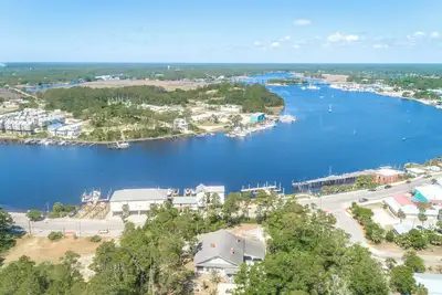 Image de Above & Beyond- 2br/2ba historic home in downtown Carrabelle