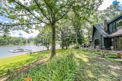 Image de Luxury Expansive Lakefront, Newly Renovated!