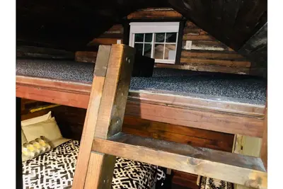 Image de Fun Amish built wooden cabin in Downtown/Uk Campus