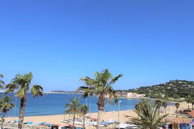 Image de Appartement pour 3 personnes avec vue mer et sur Saint-Tropez, à 100 m de la plage aux Marines. . .