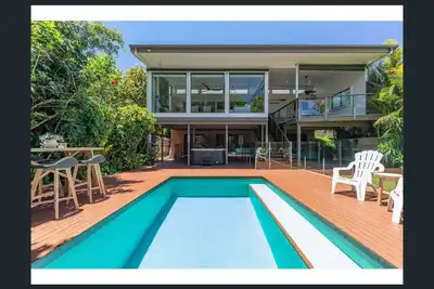 Image de Highly-sought-after home, One Mile Beach across the road. Golf course next block