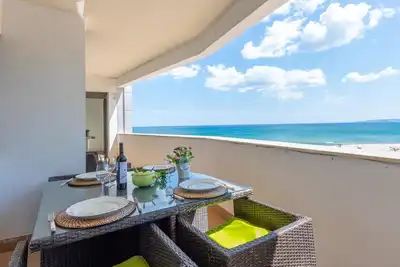 Image de Belles vues sur la mer, piscines, a côté de tout