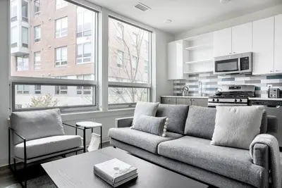 Image de Hip East Cambridge Studio w/ Gym & W/D, near Lechmere T, by Blueground
