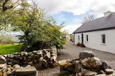Image de Leap Year Cottage by Lake Beaghcauneen in Clifden