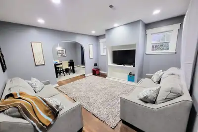 Image de Bright & Cozy, near downtown & hiking trails