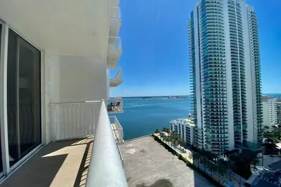 Classy Apt with Free Parking, pool and jacuzzi