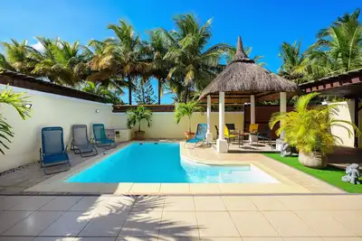 Image de villa 4 chambres avec piscine Ă 300 m de la mer et Ă 10 mn de grand baie