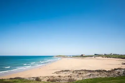 Image de 1 Fistral House - a ground floor two bedroom apartment opposite Fistral beach