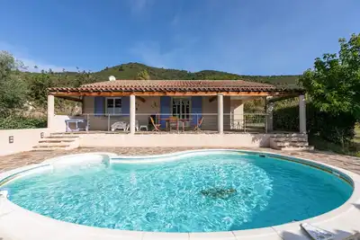 Image de Villa confortable avec piscine privée à Roquebrun