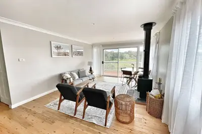 Image de Spacious, modern 4 Br house, views, w/queen beds