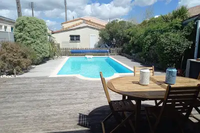 Image de Echoppe avec piscine pour 4 adultes proche du centre de Bordeaux