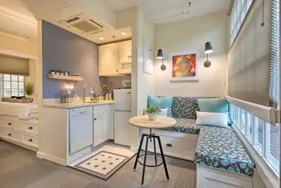 Image de Dashing Dtwn Providence Studio w/ Smart Tv!
