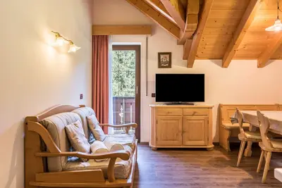 Image de Appartement Prapoz Typ E avec vue sur les montagnes, Wi-Fi et balcon.