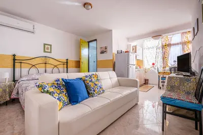 Image de Maison \"Casa Del Girasole\" avec vue sur la mer, Wi-Fi, Balcon et Terrasse