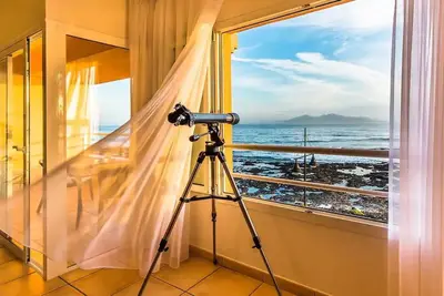 Image de Appartement de vacances 'Ocean Breeze' avec vue sur la mer, balcon et Wi-Fi